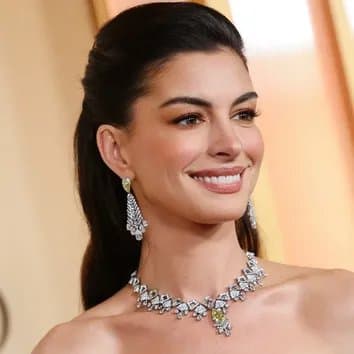 Anne Hathaway 4